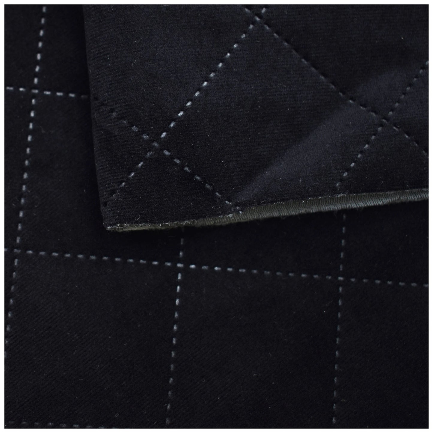 MA-TR-Gepraegt-16-Black-_1